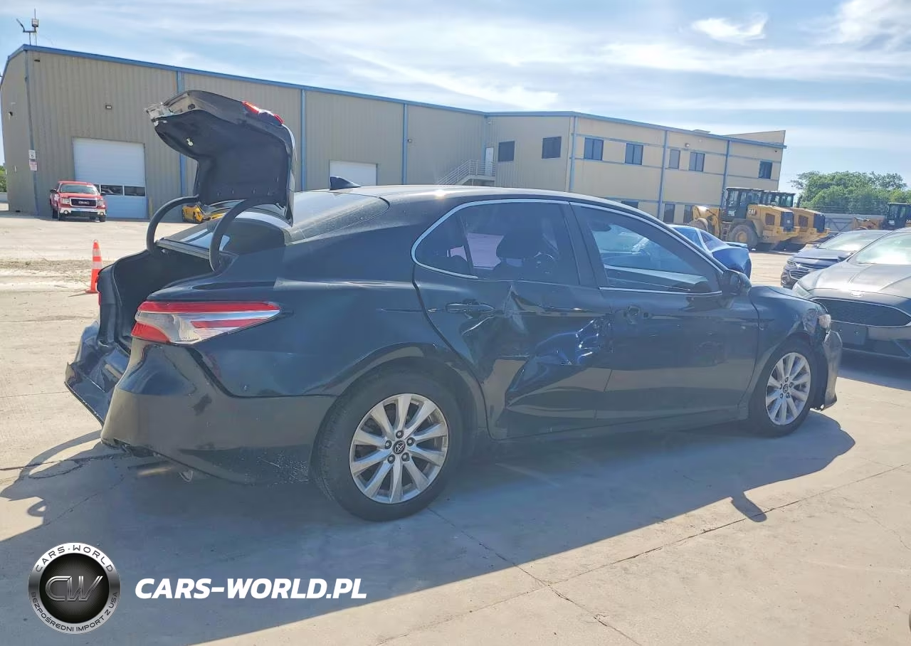 2020 Toyota Camry Le VIN:4T1C11AK6LU913709 - 3