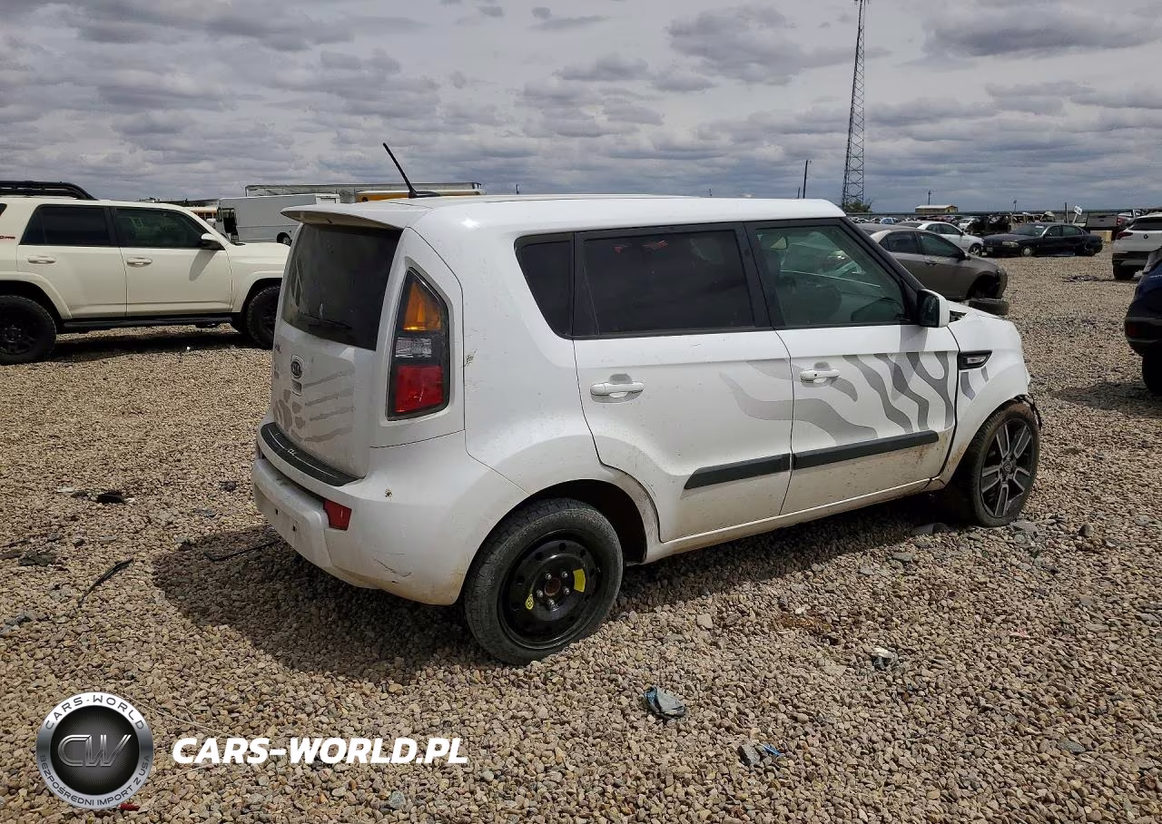 2011 Kia Soul + VIN:KNDJT2A27B7727119 - 3