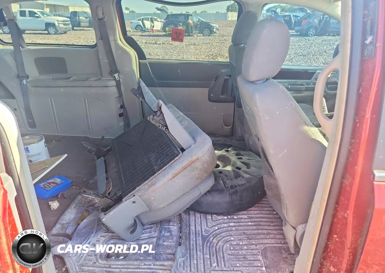 2010 Chrysler Town & Country Touring VIN:2A4RR5D10AR245735 - 11