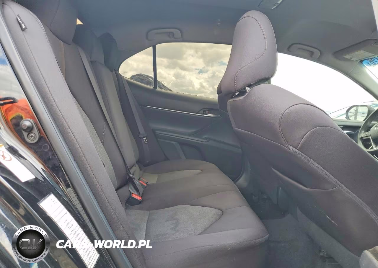 2018 Toyota Camry Le VIN:4T1B11HK9JU566536 - 10
