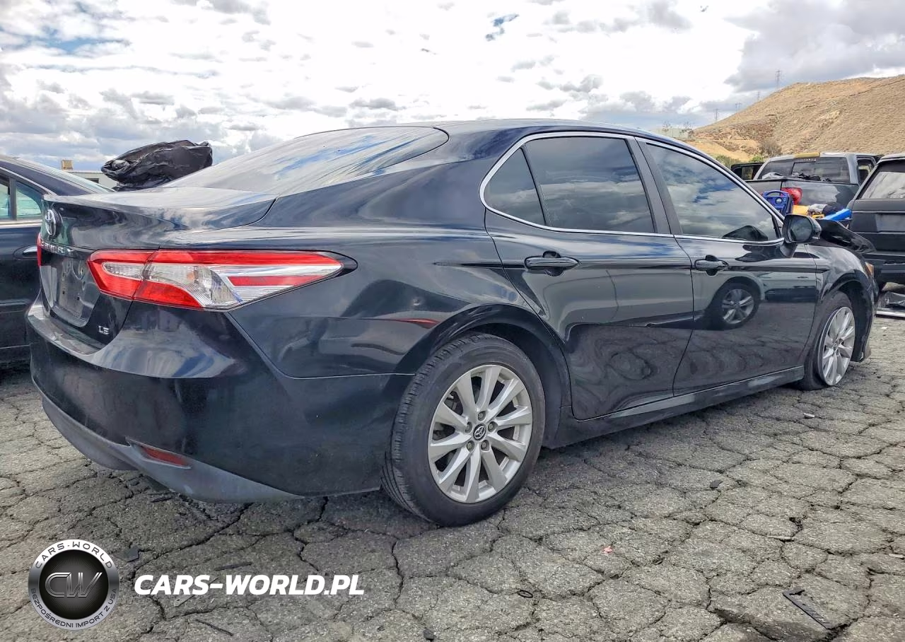 2018 Toyota Camry Le VIN:4T1B11HK9JU566536 - 3