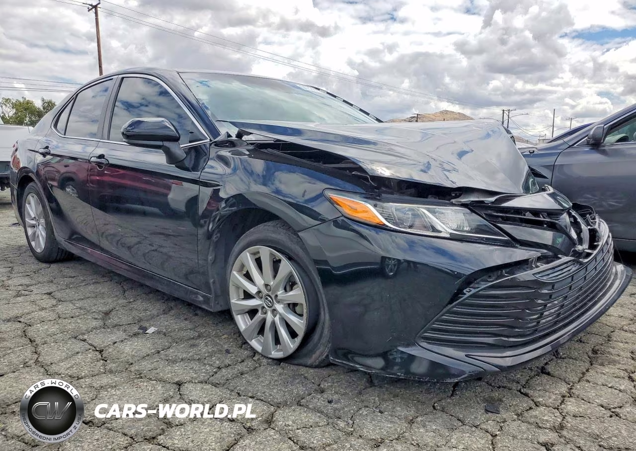 2018 Toyota Camry Le VIN:4T1B11HK9JU566536 - 4