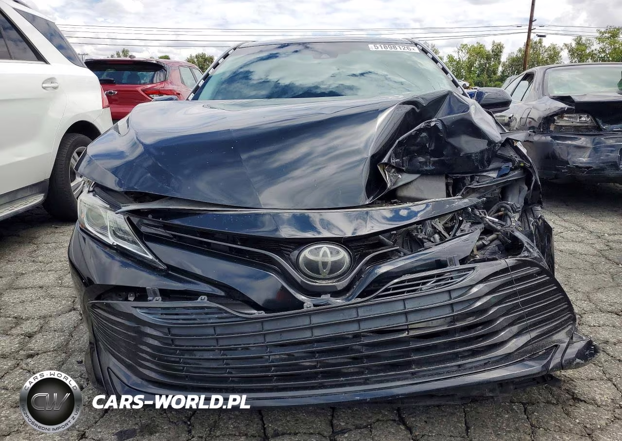 2018 Toyota Camry Le VIN:4T1B11HK9JU566536 - 5