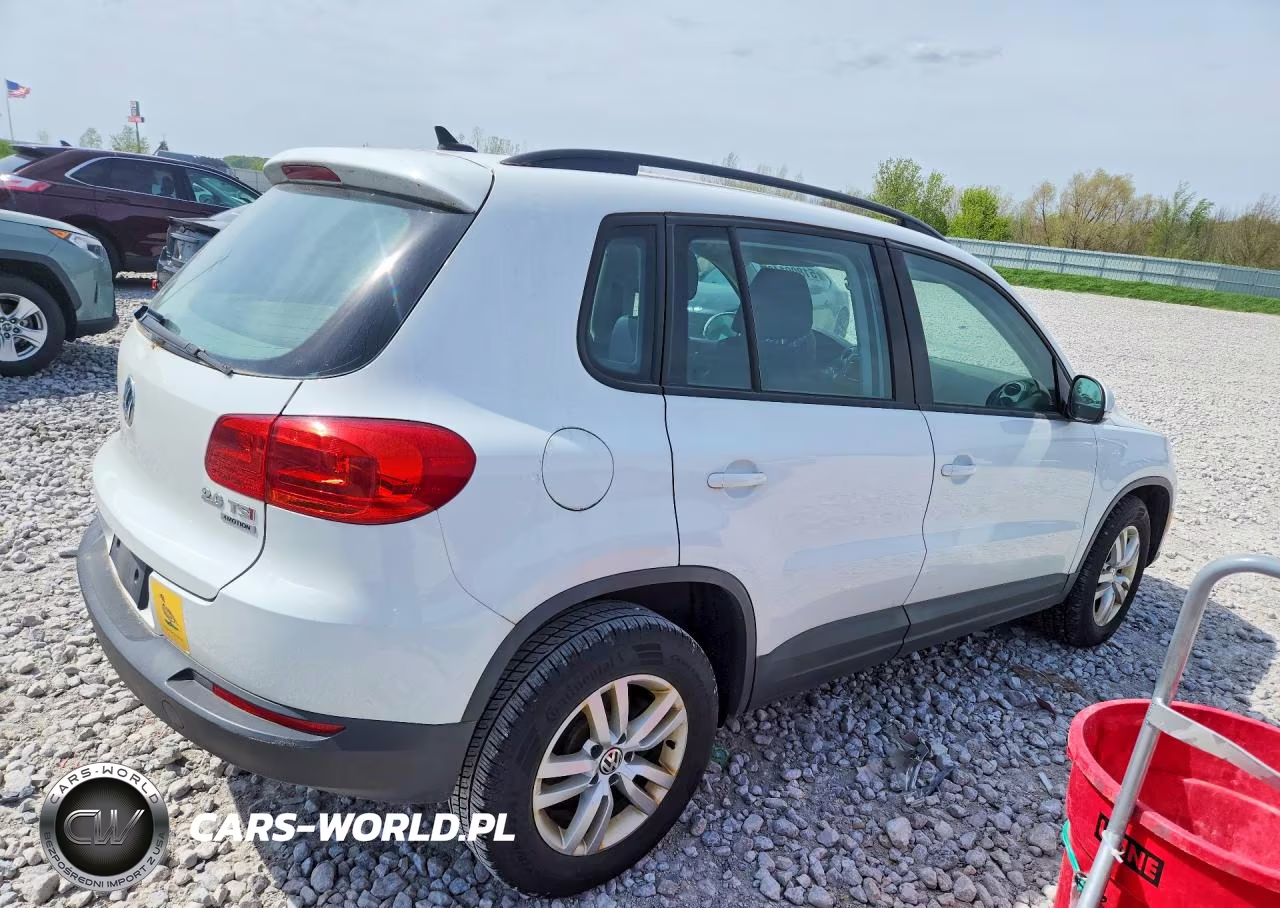 2015 Volkswagen Tiguan S VIN:WVGBV7AX0FW512888 - 3