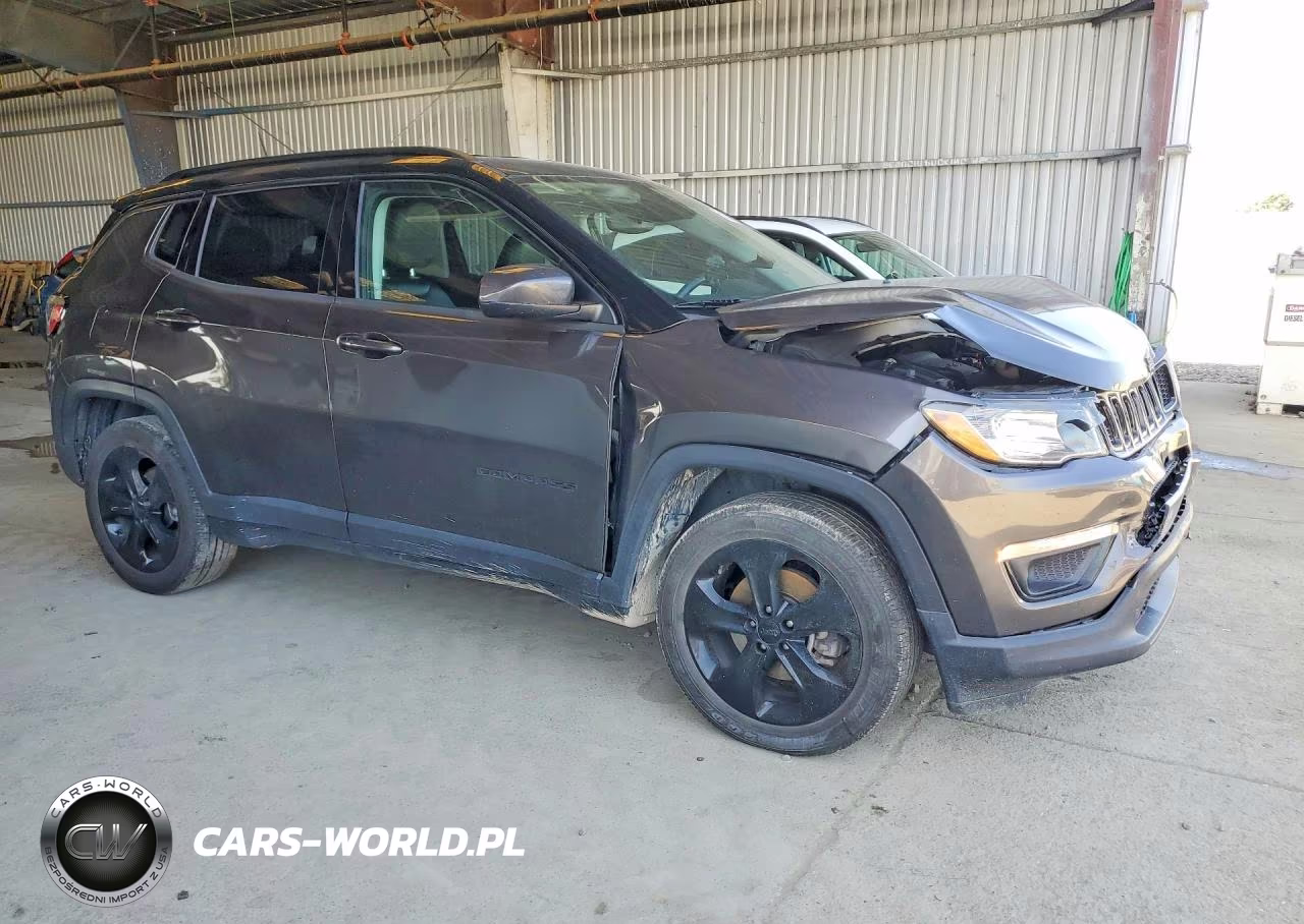 2019 Jeep Compass Latitude VIN:3C4NJCBB6KT726910 - 4