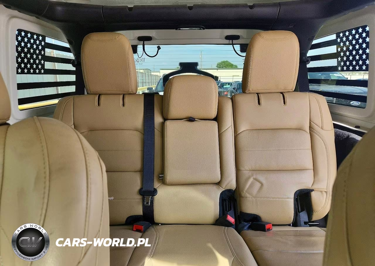 2019 Jeep Wrangler Unlimited Sahara VIN:1C4HJXEG9KW531907 - 10