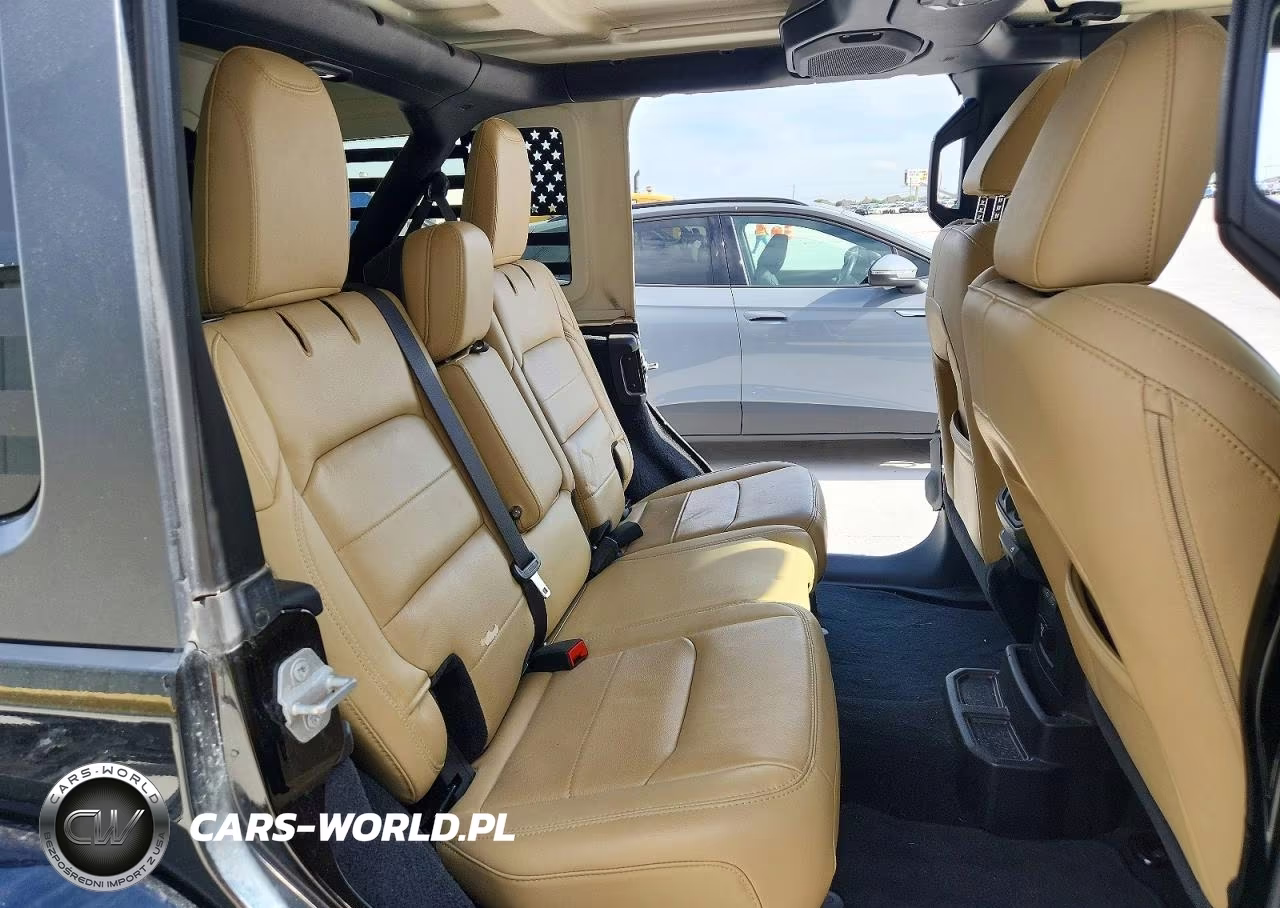 2019 Jeep Wrangler Unlimited Sahara VIN:1C4HJXEG9KW531907 - 11