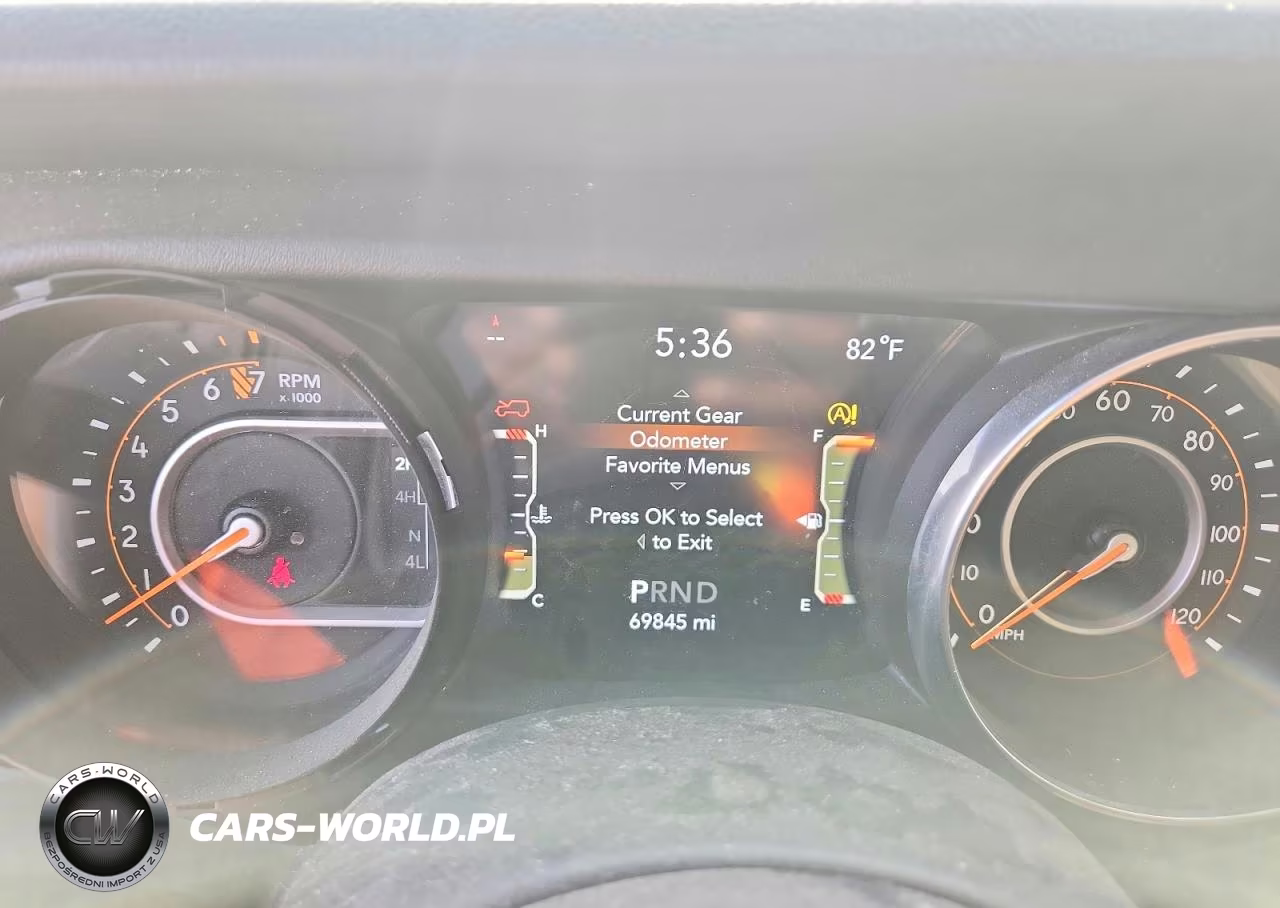 2019 Jeep Wrangler Unlimited Sahara VIN:1C4HJXEG9KW531907 - 9