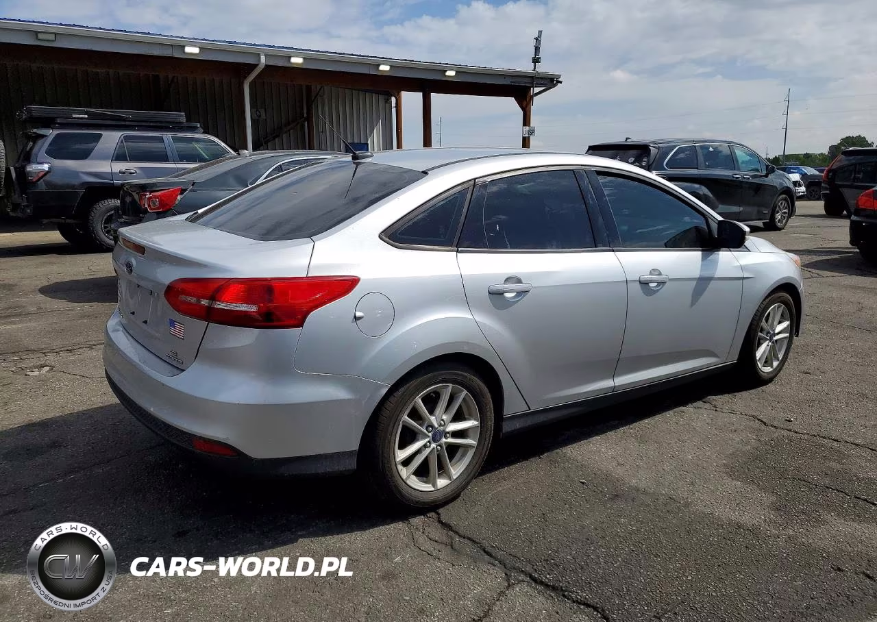 2016 Ford Focus Se VIN:1FADP3F25GL205304 - 3