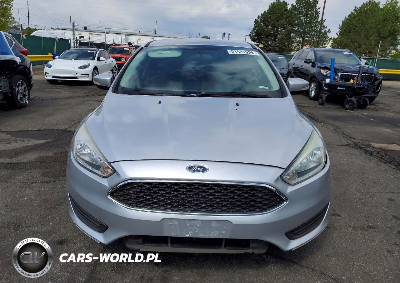2016 Ford Focus Se VIN:1FADP3F25GL205304 - 5