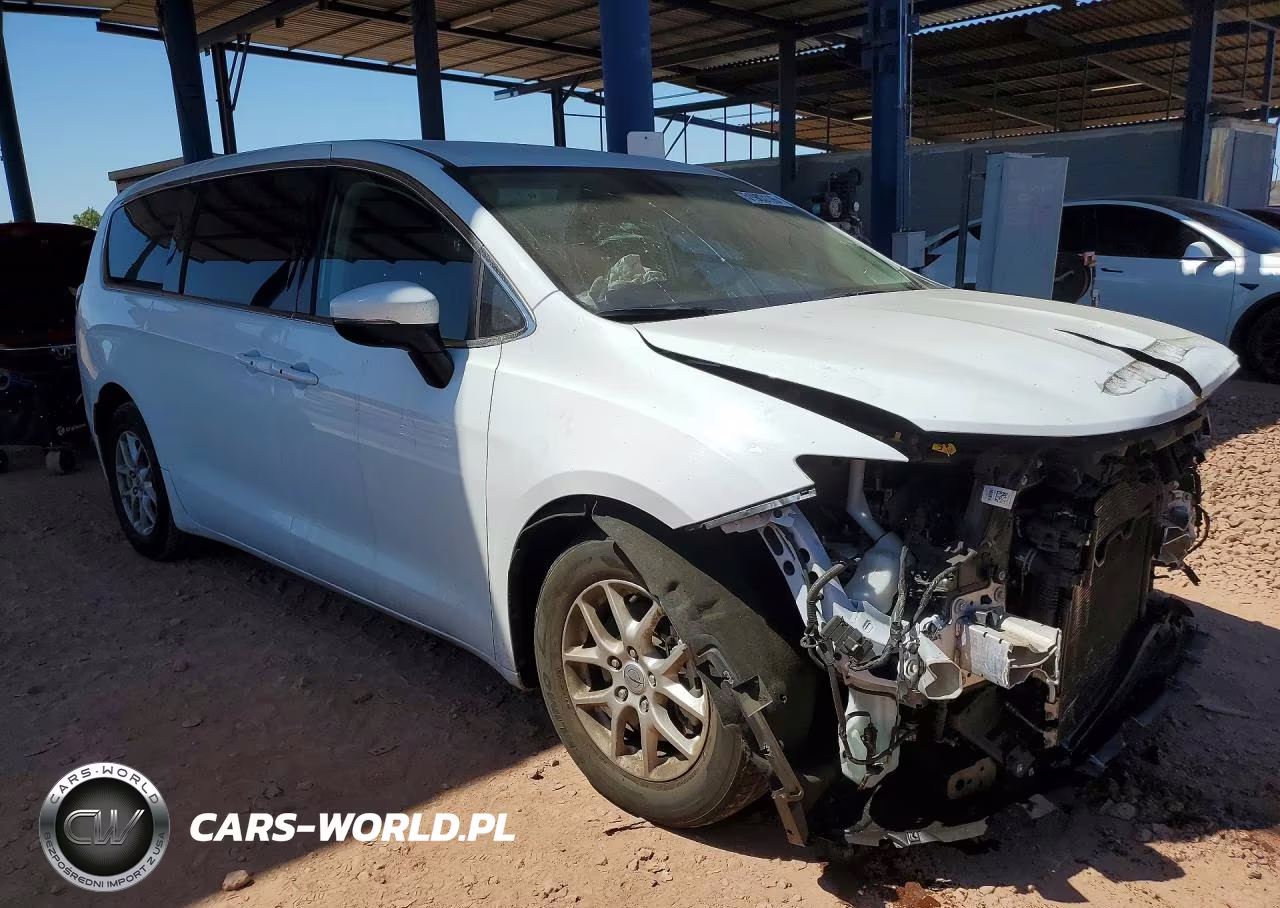 2023 Chrysler Pacifica Touring L VIN:2C4RC1BG3PR586353 - 4