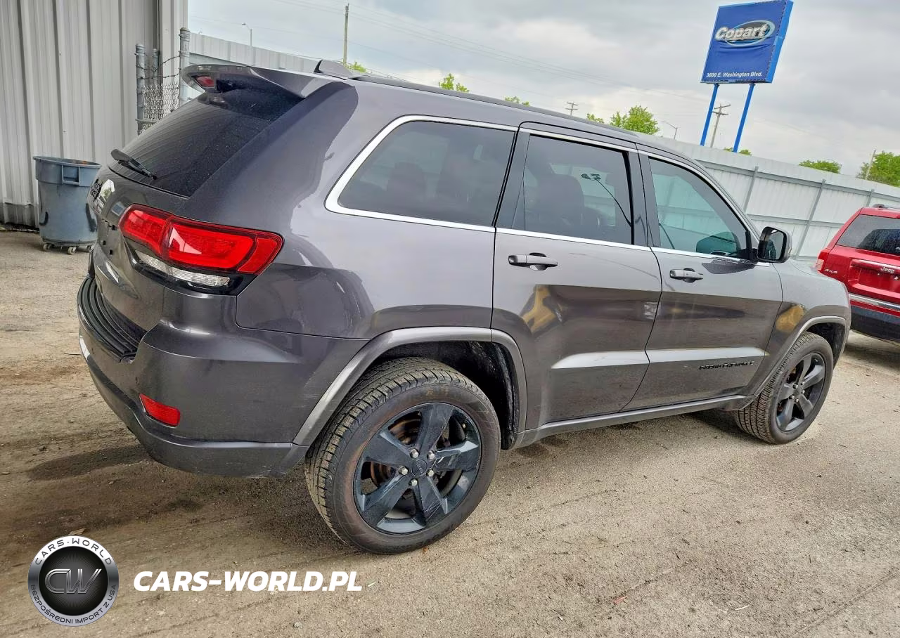 2015 Jeep Grand Cherokee Laredo VIN:1C4RJFAG6FC910083 - 3
