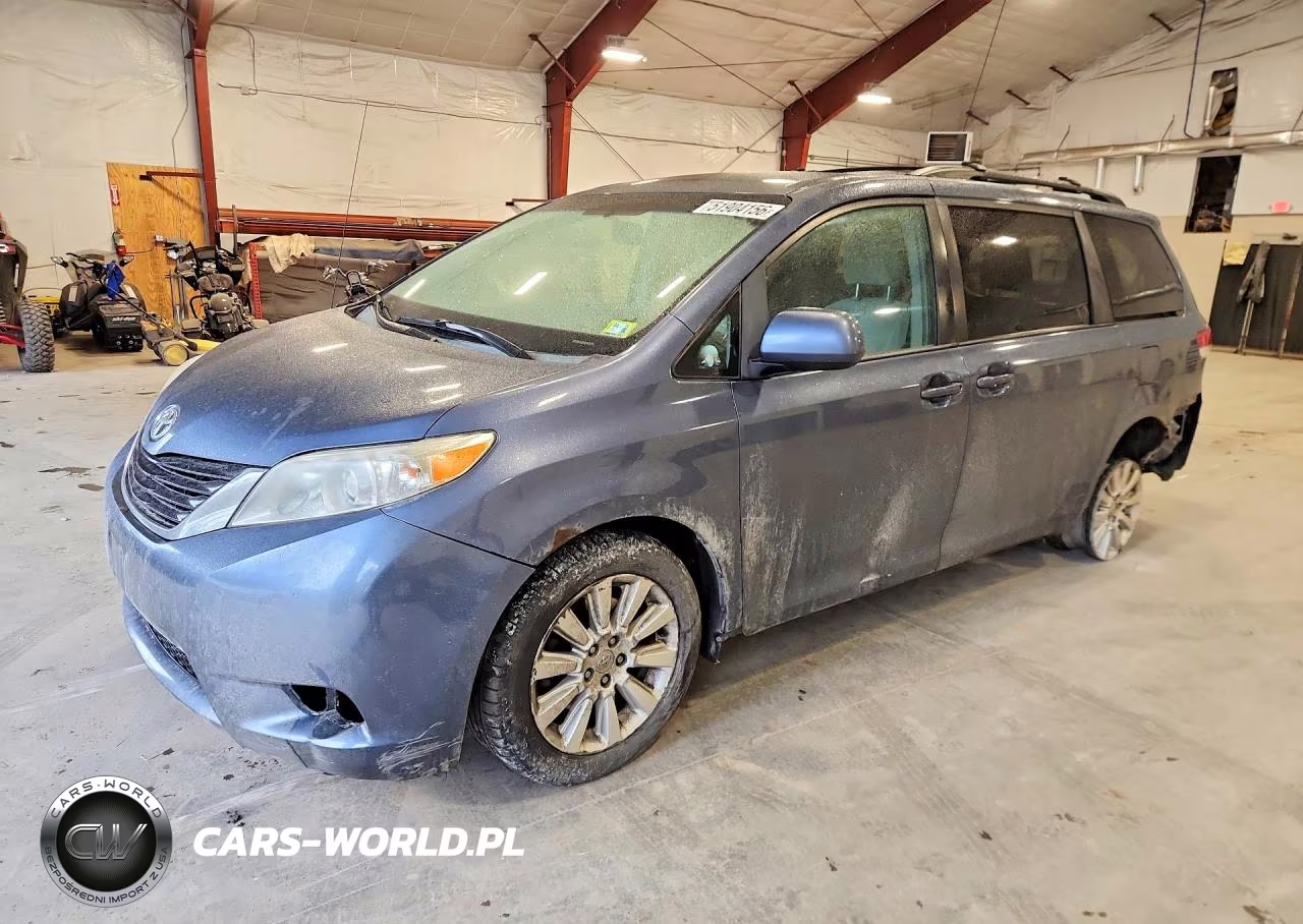 2014 Toyota Sienna Le – zdjęcie 1 z 14