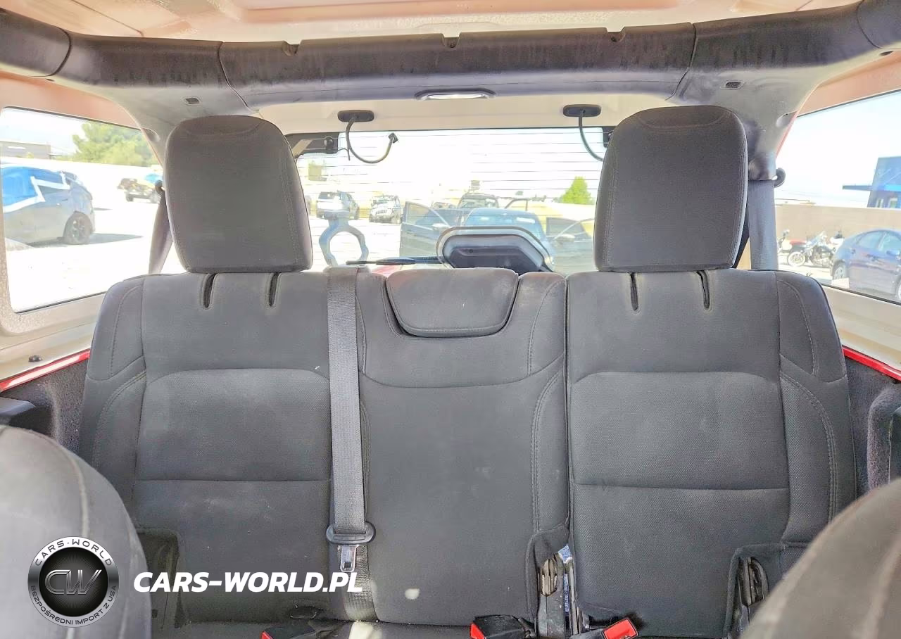 2020 Jeep Wrangler Unlimited Sahara VIN:1C4HJXEN8LW213941 - 10