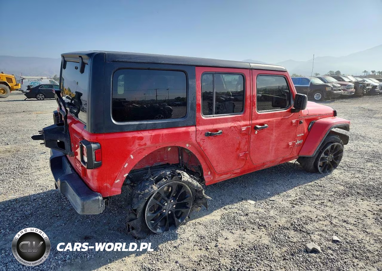2020 Jeep Wrangler Unlimited Sahara VIN:1C4HJXEN8LW213941 - 3