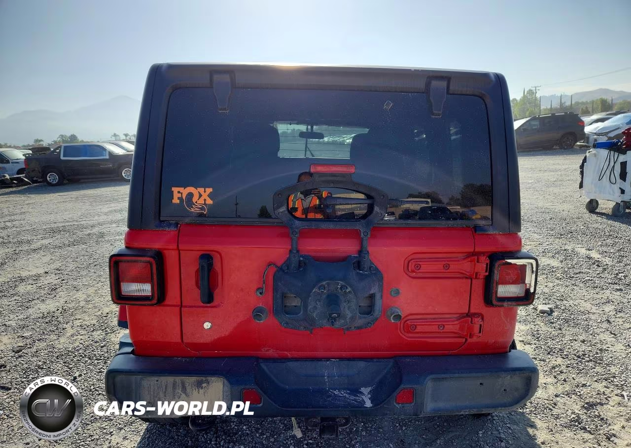2020 Jeep Wrangler Unlimited Sahara VIN:1C4HJXEN8LW213941 - 6