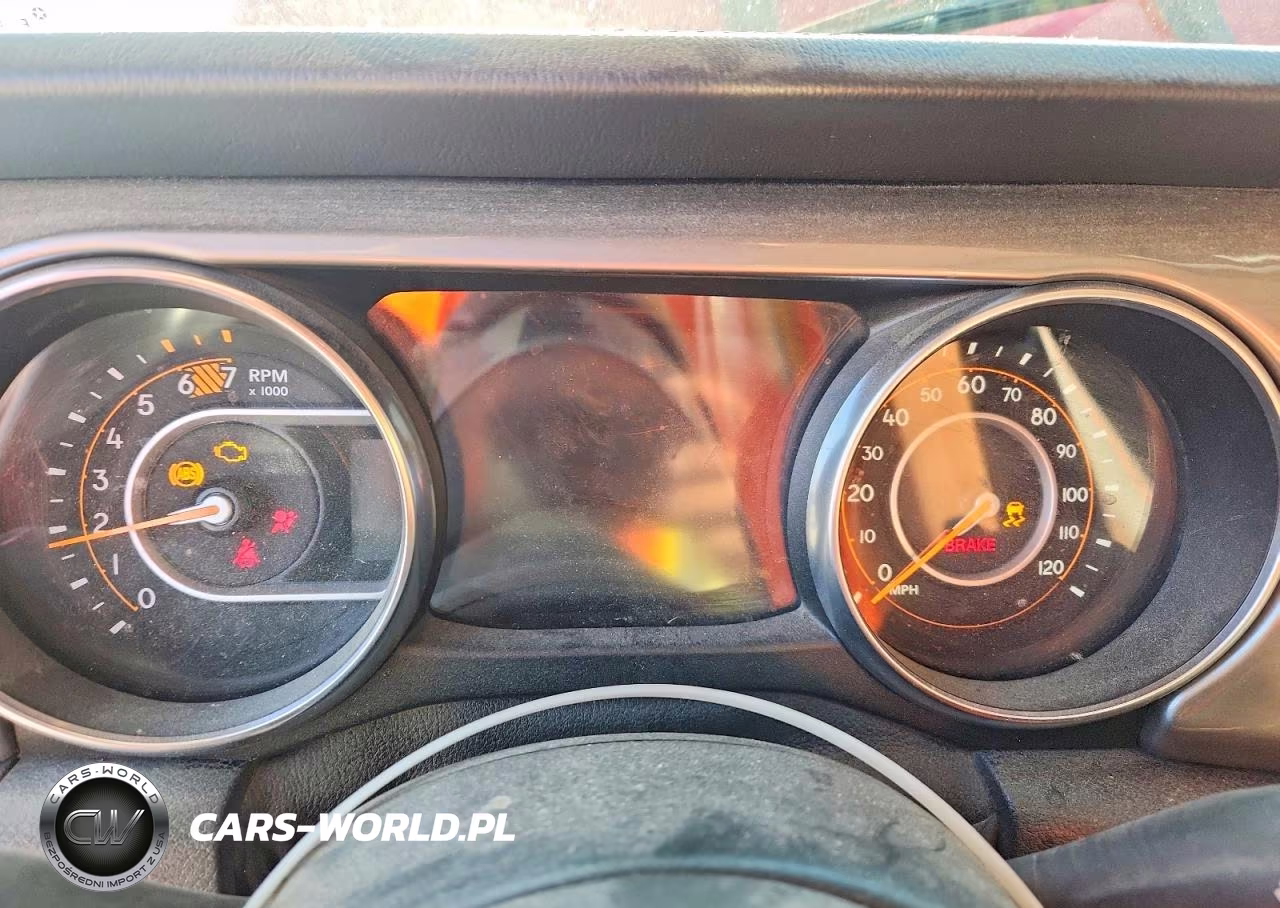 2020 Jeep Wrangler Unlimited Sahara VIN:1C4HJXEN8LW213941 - 9