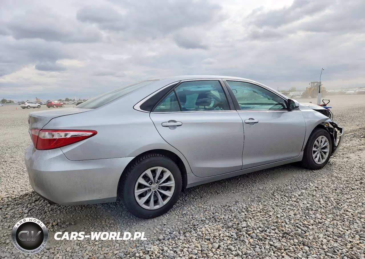 2015 Toyota Camry Le VIN:4T4BF1FK1FR498587 - 3