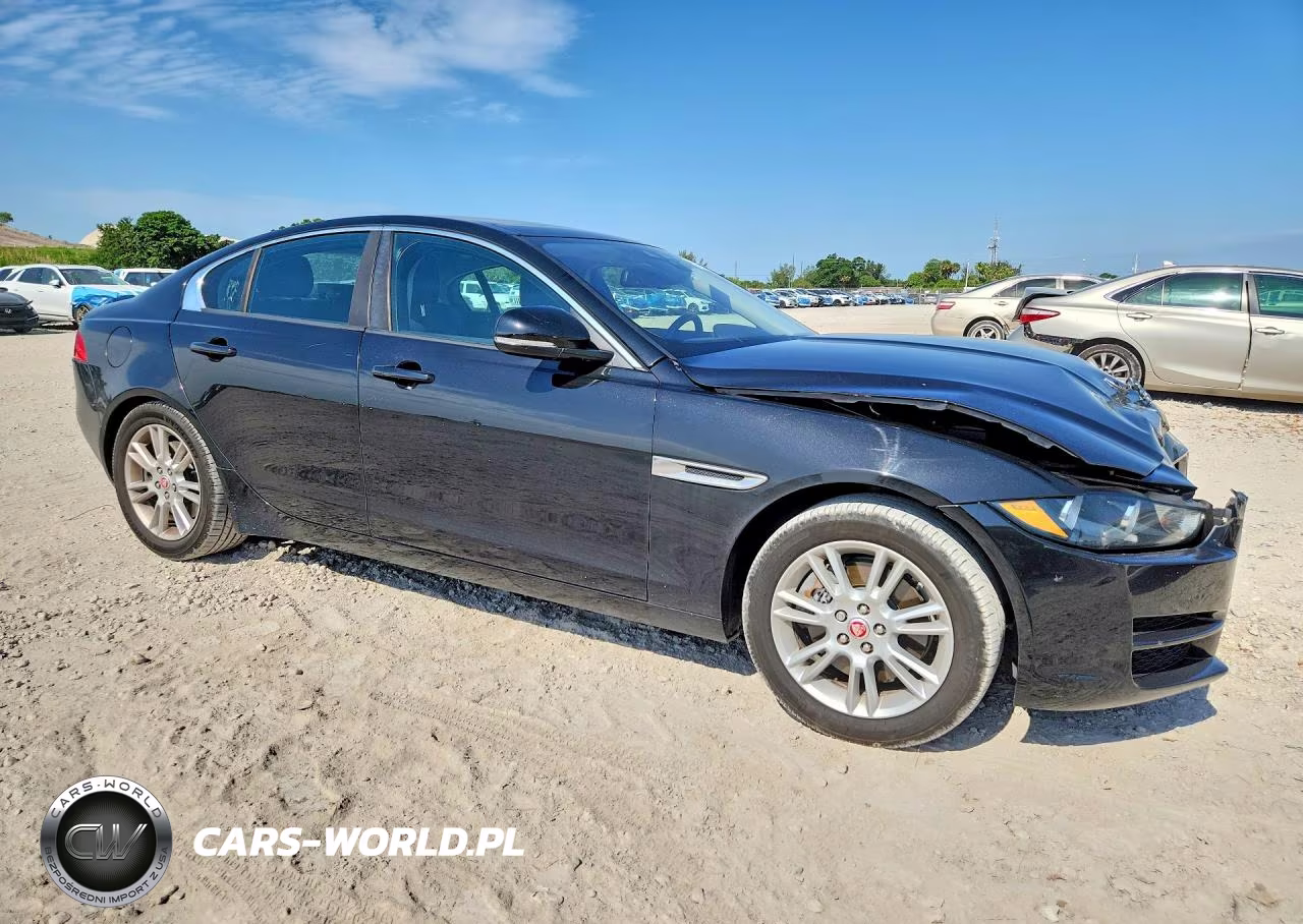2017 Jaguar Xe Premium VIN:SAJAD4BG4HA975487 - 4