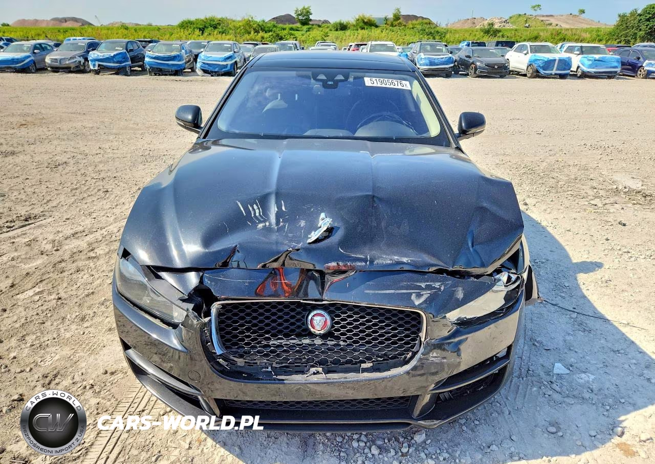 2017 Jaguar Xe Premium VIN:SAJAD4BG4HA975487 - 5
