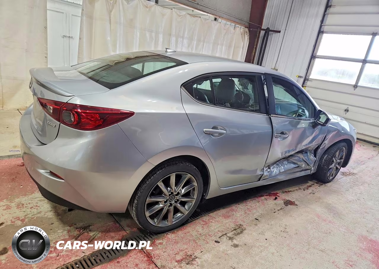 2018 Mazda 3 Touring VIN:3MZBN1V35JM211970 - 3