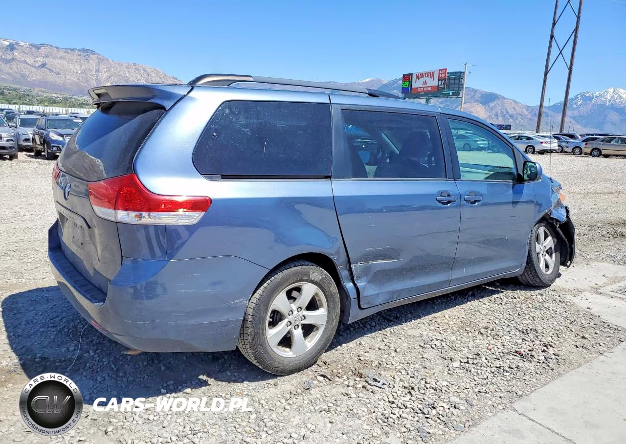 2014 Toyota Sienna Le VIN:5TDKK3DC5ES456380 - 3