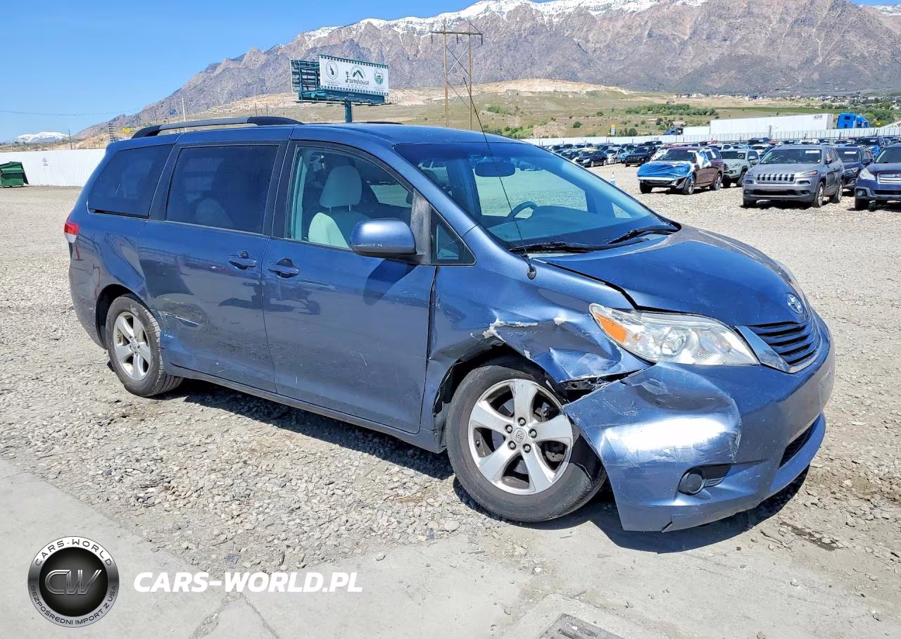 2014 Toyota Sienna Le VIN:5TDKK3DC5ES456380 - 4