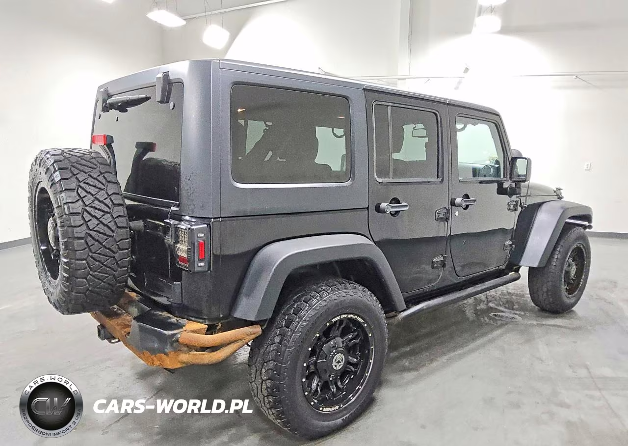 2013 Jeep Wrangler Unlimited Sport VIN:1C4BJWDG1DL598300 - 3