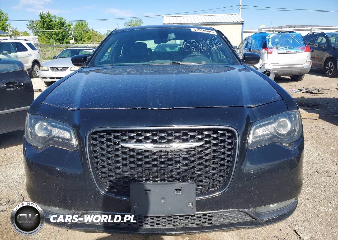 2017 Chrysler 300 S VIN:2C3CCAGG2HH597385 - 5