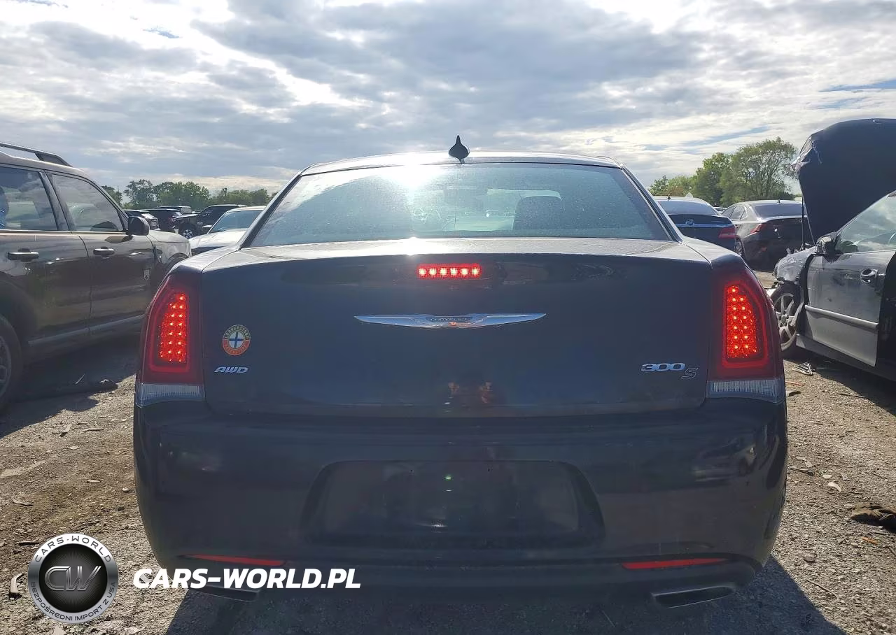 2017 Chrysler 300 S VIN:2C3CCAGG2HH597385 - 6