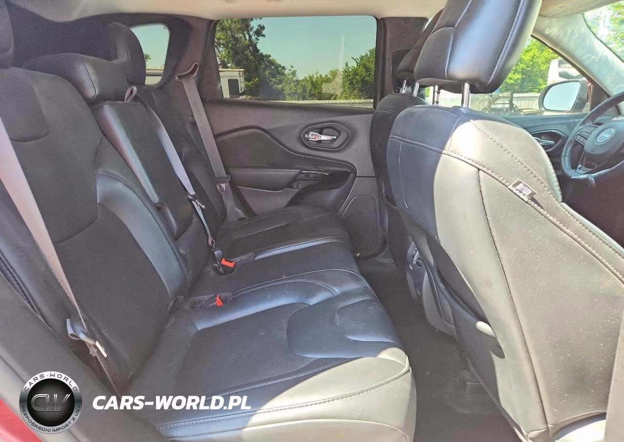 2021 Jeep Cherokee Latitude Plus VIN:1C4PJMLB7MD210397 - 11
