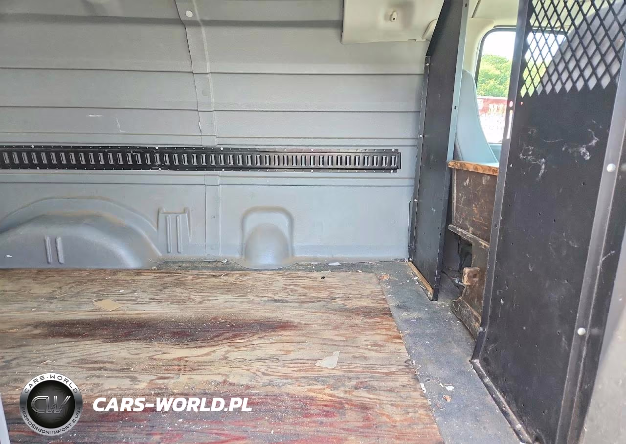 2004 Ford E150 Delivery Van VIN:1FTRE14W84HA42713 - 11