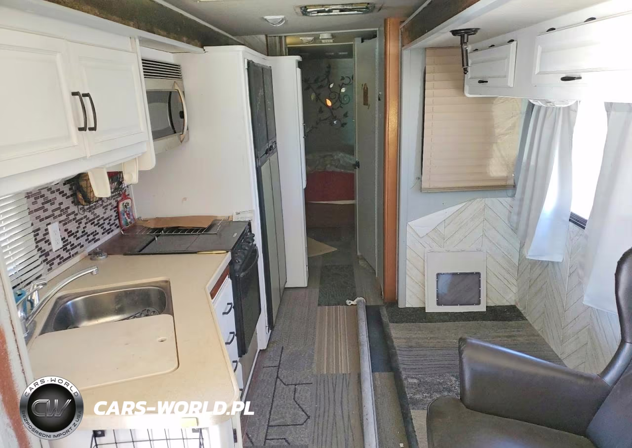 2005 Fleetwood Bounder 34F VIN:5B4MP67G243392265 - 6