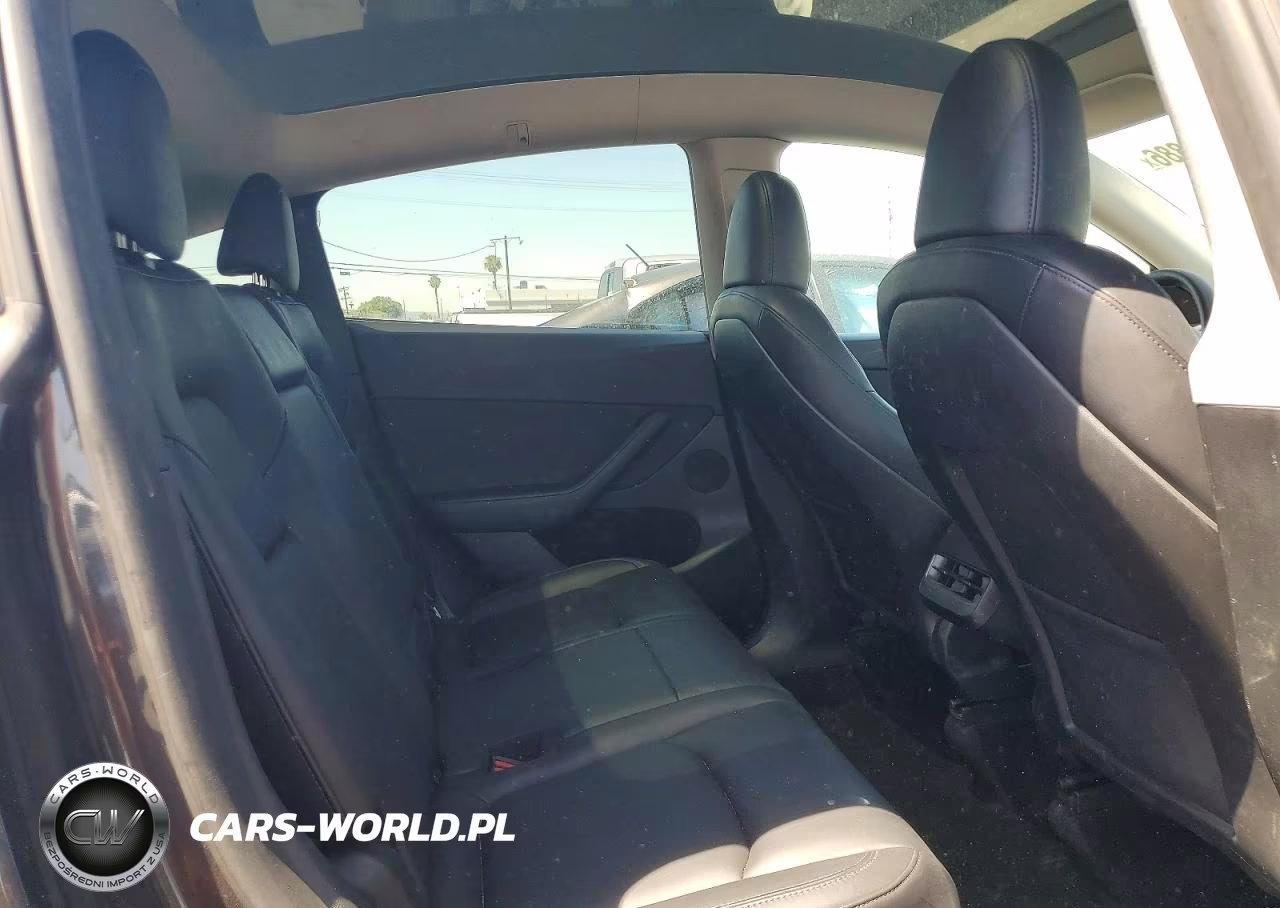 2024 Tesla Model Y VIN:7SAYGAEE8RF027960 - 11