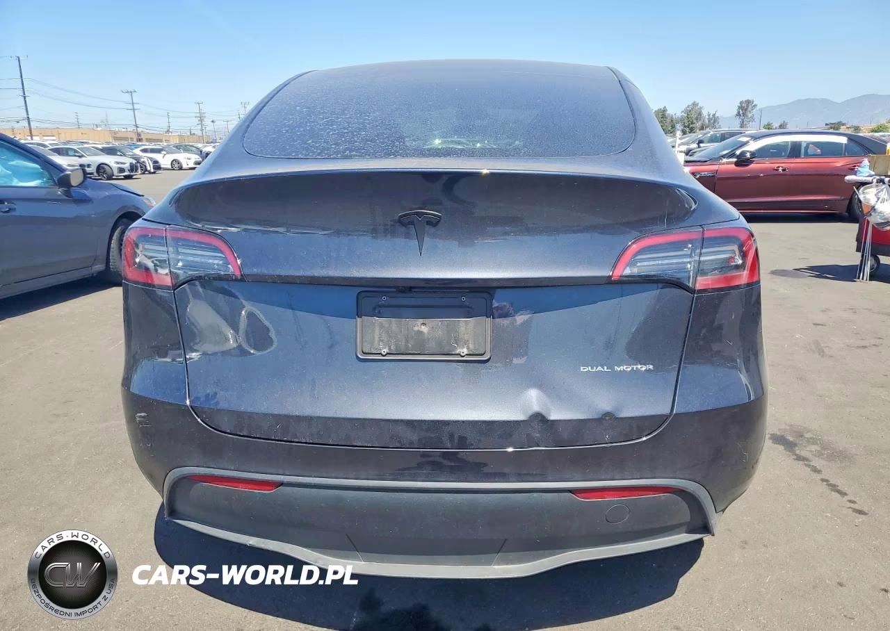 2024 Tesla Model Y VIN:7SAYGAEE8RF027960 - 6