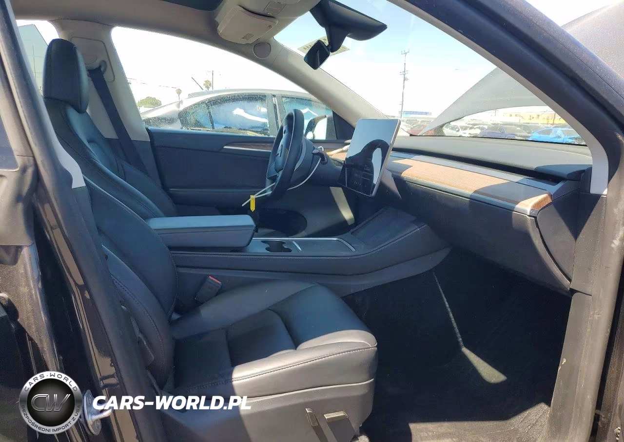 2024 Tesla Model Y VIN:7SAYGAEE8RF027960 - 7