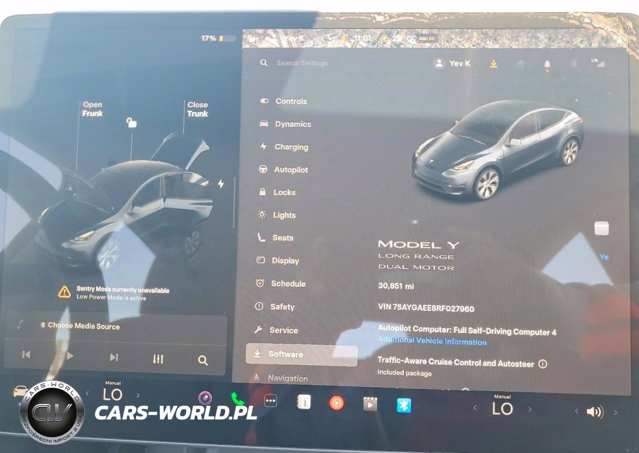 2024 Tesla Model Y VIN:7SAYGAEE8RF027960 - 9