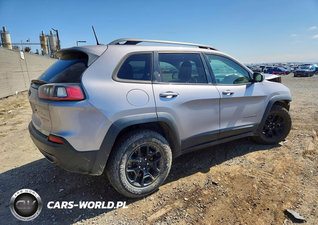 2019 Jeep Cherokee Trailhawk VIN:1C4PJMBX7KD130575 - 3