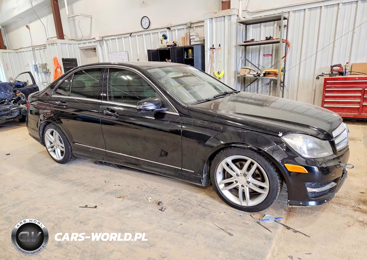 2012 Mercedes-Benz C 300 4Matic VIN:WDDGF8BB5CA617022 - 4