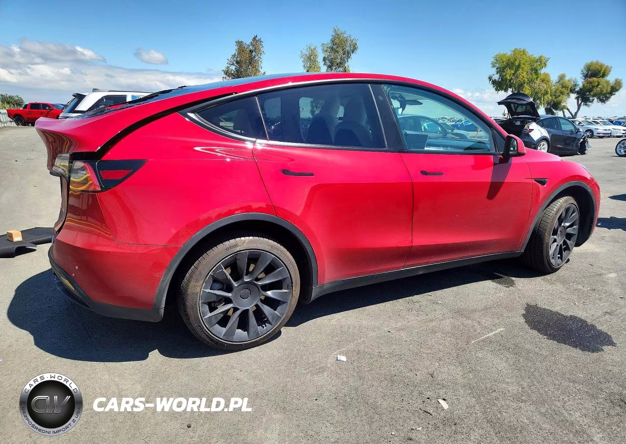2020 Tesla Model Y VIN:5YJYGDEE5LF051560 - 3