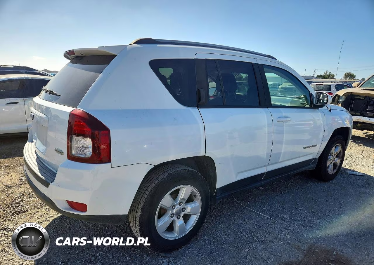 2017 Jeep Compass Latitude VIN:1C4NJCEA9HD117361 - 3
