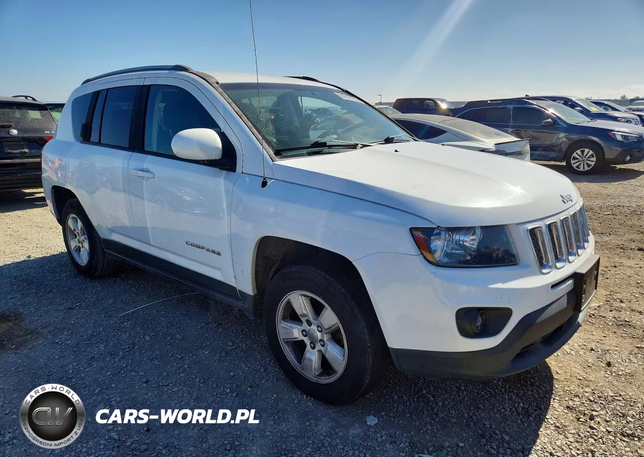 2017 Jeep Compass Latitude VIN:1C4NJCEA9HD117361 - 4