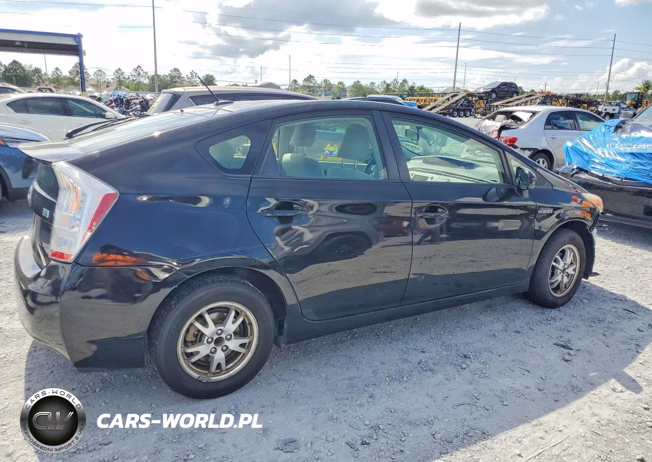 2011 Toyota Prius Three VIN:JTDKN3DU1B0325641 - 3