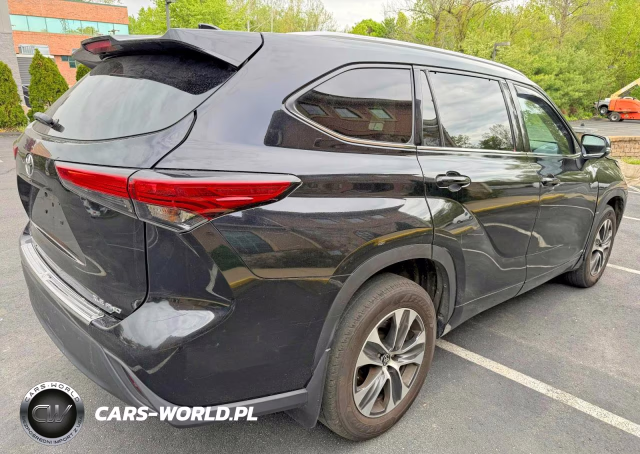 2022 Toyota Highlander Xle VIN:5TDGZRBH5NS591314 - 3