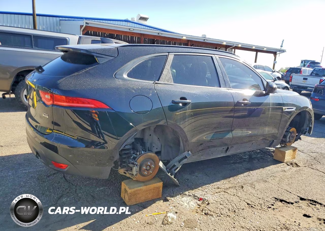 2018 Jaguar F-Pace Premium VIN:SADCJ2FX1JA268775 - 3