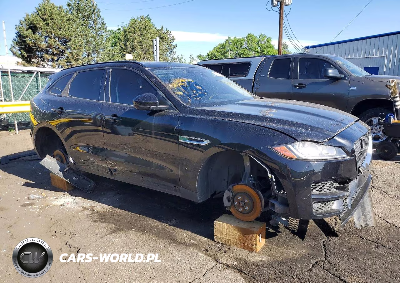 2018 Jaguar F-Pace Premium VIN:SADCJ2FX1JA268775 - 4