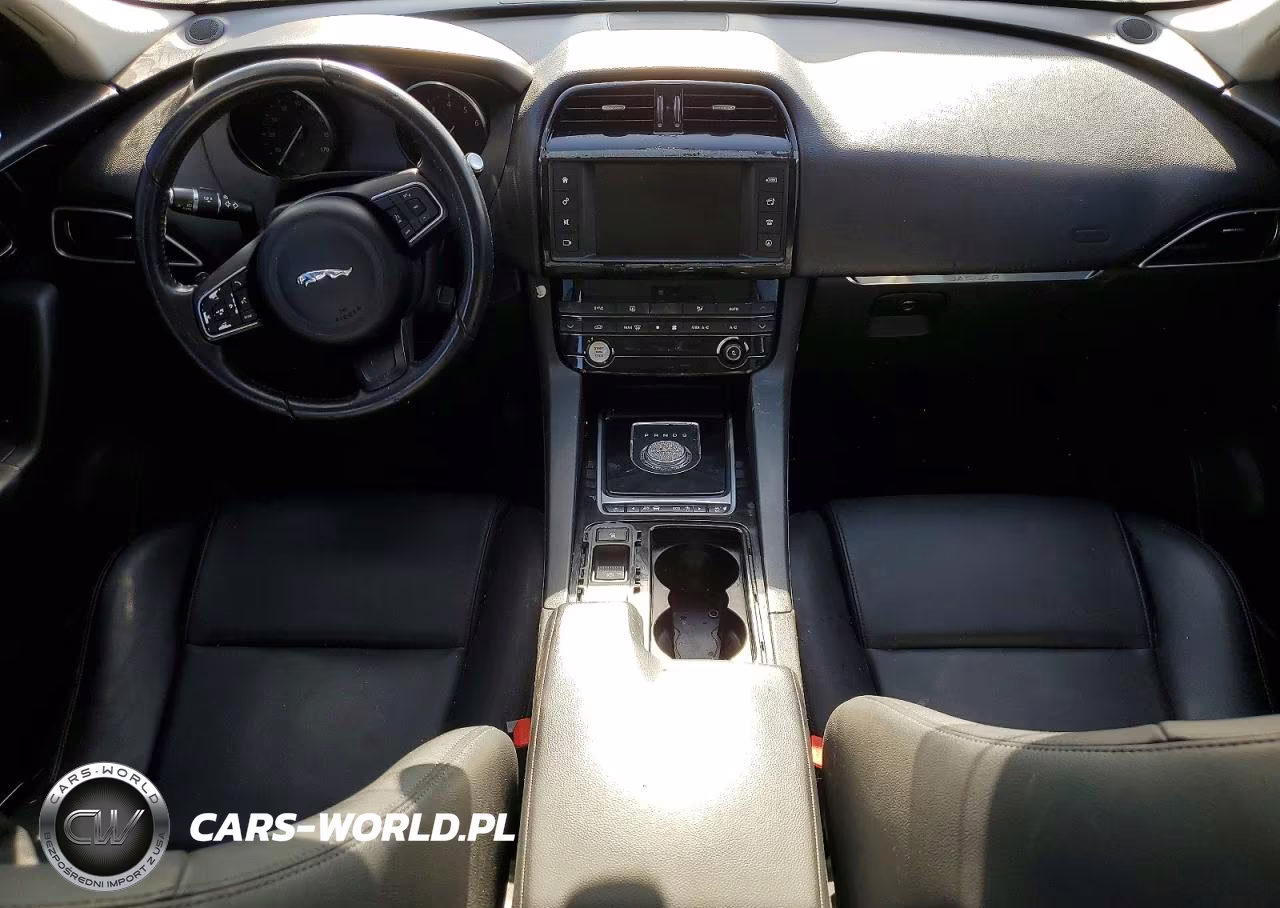 2018 Jaguar F-Pace Premium VIN:SADCJ2FX1JA268775 - 8