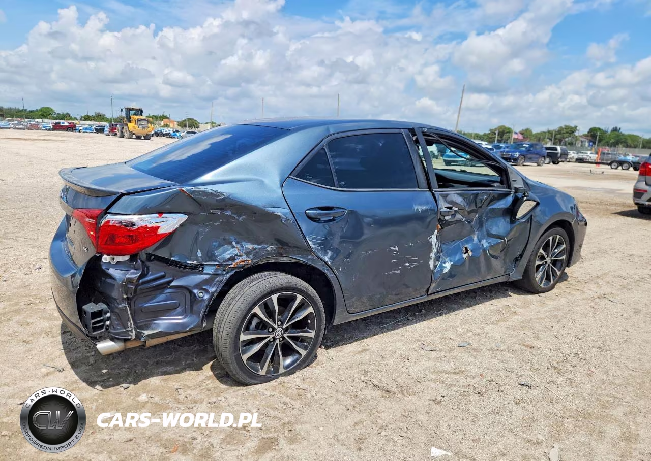 2018 Toyota Corolla Se VIN:5YFBURHE6JP821676 - 3