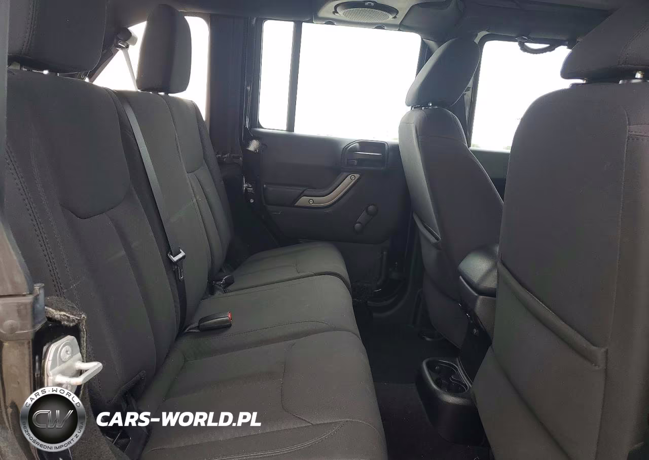 2014 Jeep Wrangler Unlimited Sport VIN:1C4BJWDG0EL305990 - 11