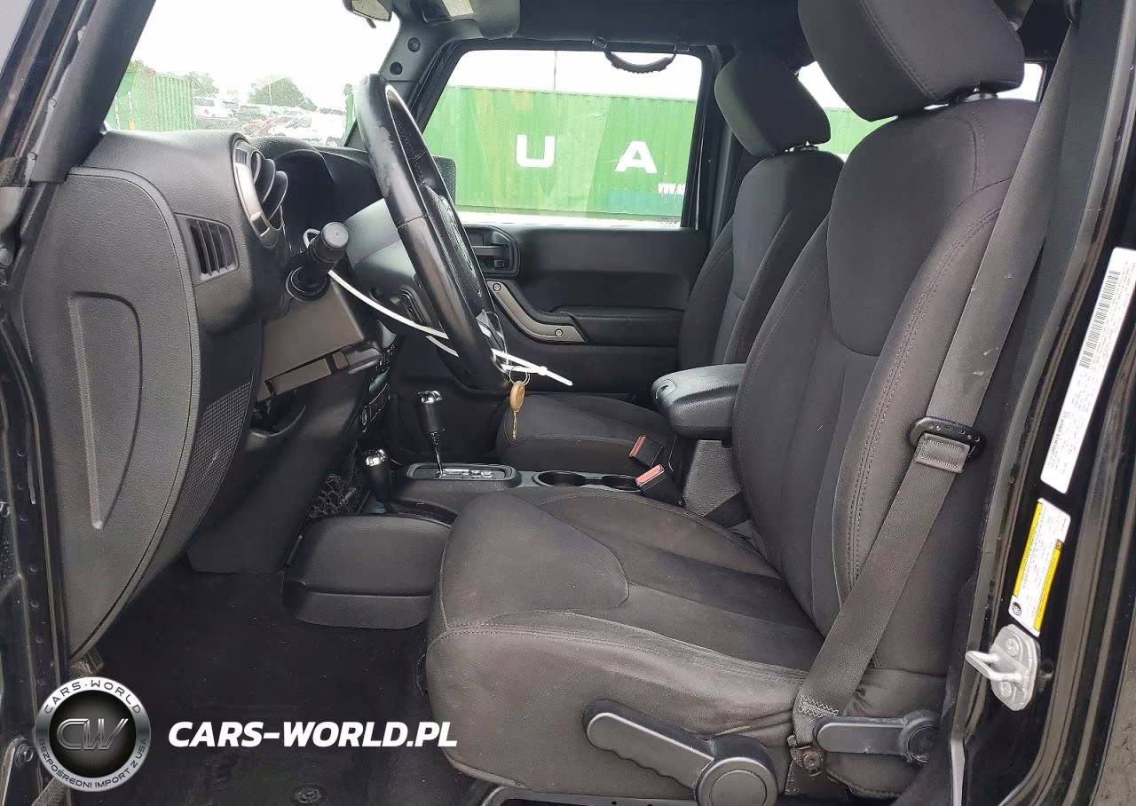 2014 Jeep Wrangler Unlimited Sport VIN:1C4BJWDG0EL305990 - 7